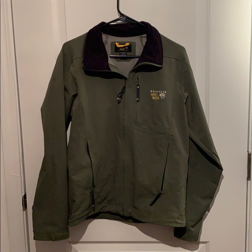 Mountain hard wear lightweight jacket